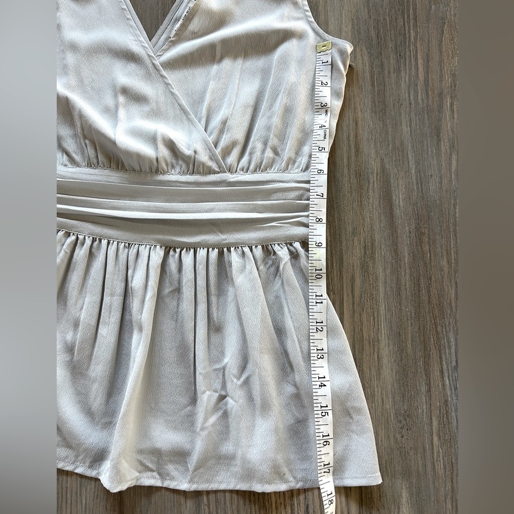 Women’s Banana Republic Gray Sleeveless Cross Front & Back Peplum Top Sz 10 - Picture 12 of 13